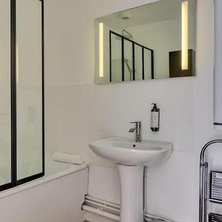 Hugo - Cosy Au Coeur De *